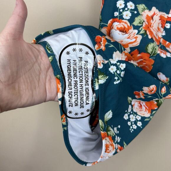 NWT Cupshe One Piece Swimsuit Size Medium Green Tropical Floral Green - Picture 5 of 8